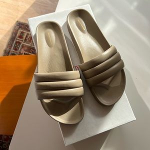 Beatrice Valenzuela Monocolor Sandalia size 8 in color Stone